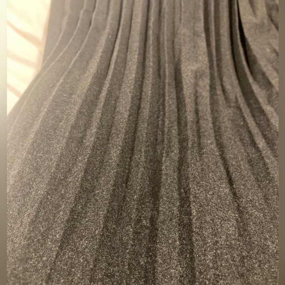 Babaton pleated midi skirt - Picture 2 of 3